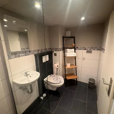 Gemuetliches Mit Eigenem Bad Und Separatem Eingangstor Homestay szállás
