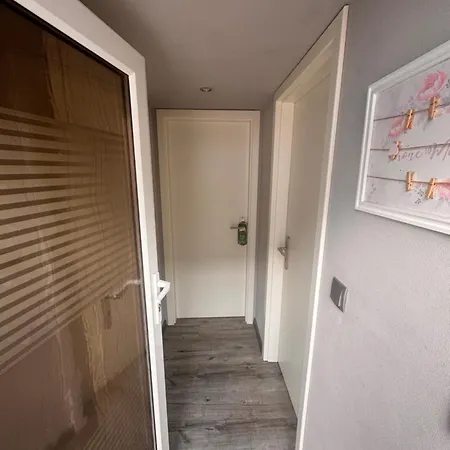 Gemuetliches Mit Eigenem Bad Und Separatem Eingangstor Erxleben